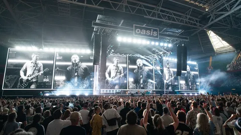 แฟนเพลงตกจากที่สูงดับ กลางคอนเสิร์ตวง “Oasis” ที่เวมบลีย์