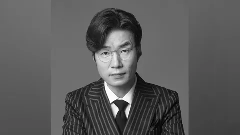 นักแสดงหนุ่มเกาหลี ซงยองกยู ถูกพบเสียชีวิตภายในรถยนต์ในวัย 55 ปี