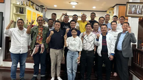 21 สส.ปชป. ให้คำมั่น “เฉลิมชัย” ไม่ย้ายพรรค หลังมีกระแสแกนนำ-บ้านใหญ่ถูกดีล