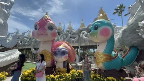 คนแน่นวัดดอนใหญ่ แห่ชม "พญานาคน้อย" สายมูไม่พลาดขอ "เลขเด็ด" ท้าวเวสฯ-ไอ้ไข่