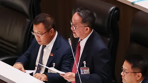 เพื่อไทยหวังศาล รธน. เลื่อนตัดสินคดี คืนอำนาจนายกฯ แก้วิกฤติ เชื่อ “อิ๊งค์” ไม่ผิด