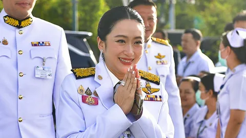 "อิ๊งค์" เลี่ยงปมร้อน ชิงออกหนีคดี เพื่อไทยกําลังใจดี ปัดจ่อ "ยุบสภา"