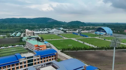 เปิดดราม่า “สนามฟุตบอลใจฟ้า” สนับสนุนโดย ‘หลวงพ่ออลงกต’ วัดพระบาทน้ำพุ