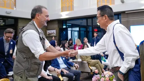 “มาริษ” นำคณะทูต 33 ประเทศ ดูเก็บกู้ทุ่นระเบิดภูมะเขือ