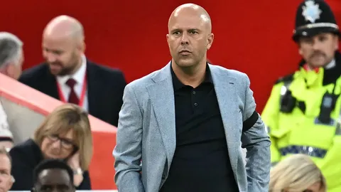 ไม่ต้องเดา! “สล็อต” ไขข้อข้องใจสเต็ปเปลี่ยนตัว ถอด “ฟริมปง” ส่ง “เอ็นโด” ยืนแบ็กขวา