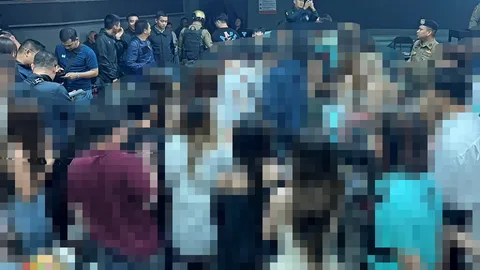 ลุยผับจีนเทา นักท่องเที่ยวกว่า 300 คน-เสพยา 6 คน อีกรายร้านคาราโอเกะ 41 พม่าพบฉี่ม่วง