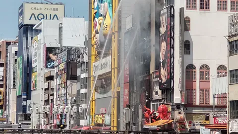 ไฟไหม้ย่านการค้าโอซาก้า เพลิงลุกอาคาร 7 ชั้น มีผู้บาดเจ็บจากการสำลักควันหลายราย