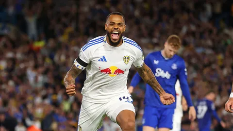 ผลบอล "ลีดส์" น้องใหม่ เฉือนชนะ "เอฟเวอร์ตัน" ซิว 3 แต้ม ฉลองกลับสู่พรีเมียร์ลีก