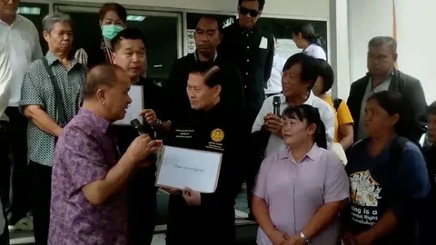 ภาคประชาชนยื่นหนังสือ "ภูมิธรรม" ตรวจสอบ-กางผลสอบวินัย "หมอสุภัทร" 