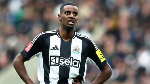 สรุปให้เกิดอะไรขึ้นกับ "อิซัค" นิวคาสเซิ่ล และ ลิเวอร์พูล เอาไงกันต่อ?