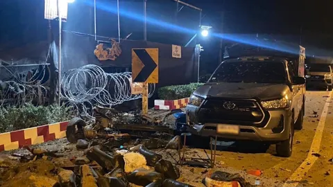 คาร์บอมบ์ถล่มฐาน ชคต.ศาลาใหม่ อ.ตากใบ อส.เจ็บ 3 นาย วงจรปิดจับภาพ โจรขับรถซุกบึม