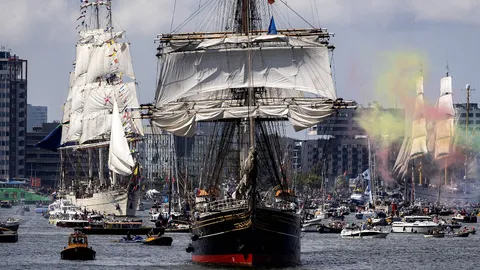 อัมสเตอร์ดัมส์เปิดฉากเทศกาลเรือโบราณสุดยิ่งใหญ่