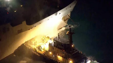 ไฟไหม้เรือรบสหรัฐฯ ใกล้ฐานทัพเรือโอกินาวา กะลาสีเรือเจ็บเล็กน้อย 2 นาย