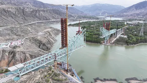 สะพานจีนกำลังก่อสร้างสายเคเบิลขาด เสียชีวิต 7 สูญหาย 9 ราย