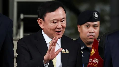 ศาลยกฟ้อง "ทักษิณ" คดี ม.112 หลักฐานอ่อน พยานเคยร่วมขับไล่จําเลยส่อมีอคติ