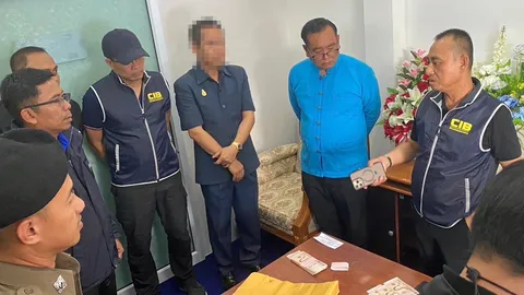 จับ "ปลัด อบจ.มุกดาหาร" รีดเงินค่าหัวคิวใบอนุญาตก่อสร้าง 7 โครงการฟัน 7 แสน