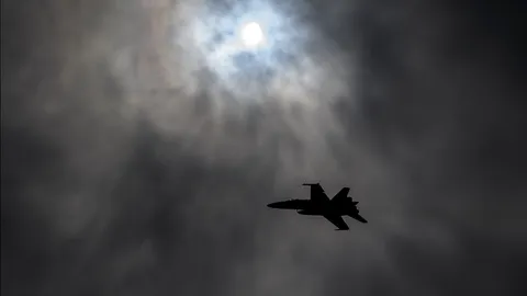  สุดระทึก  เครื่องบินขับไล่มาเลย์ระเบิดขณะนำเครื่องขึ้น นักบินดีดตัวรอดหวุดหวิด (คลิป)