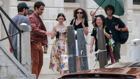 ช็อก ผู้ช่วยผู้กำกับซีรีส์ Emily in Paris เสียชีวิตกะทันหันขณะถ่ายทำ