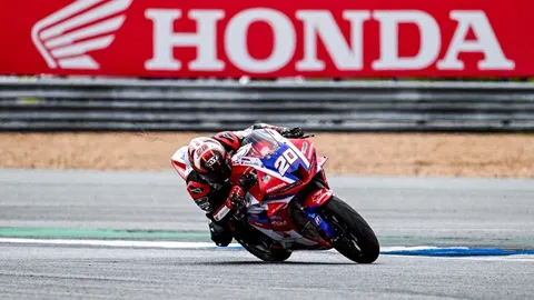 ลุยเต็มที่ ”จักรีภัทร“ ขึ้นโพเดียมเป็นอันดับที่ 2 ”NEXZTER BRIC Superbike 2025“