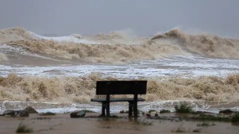 ดับแล้ว 1 ศพ พายุ “คาจิกิ” ขึ้นฝั่ง ทำฝนถล่มเวียดนาม