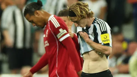 ไม่ได้ตั้งใจ "กอร์ดอน" ขอโทษโดนใบแดง ทำนิวคาสเซิล แพ้ลิเวอร์พูล เคลียร์ "ฟาน ไดค์" แล้ว