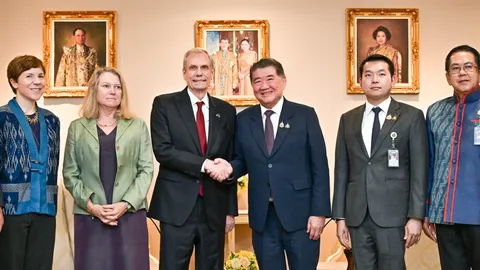 “ภูมิธรรม” ถกทูตสหรัฐฯ ย้ำไทยยึดสันติวิธี หวังได้ต้อนรับ “ทรัมป์” เยือนไทย
