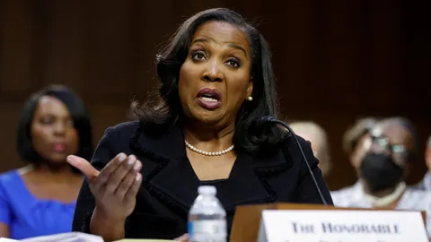 ผู้ว่าฯ แบงก์ชาติสหรัฐฯ เตรียมฟ้องค้านทรัมป์สั่งไล่ออกจากตำแหน่ง