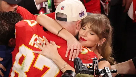 “เทย์เลอร์ สวิฟต์” หมั้นกับ “ทราวิส เคลซี” แฟนหนุ่มนักอเมริกันฟุตบอลแล้ว