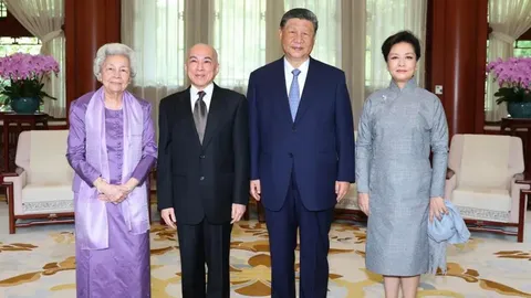 "สี จิ้นผิง" ต้อนรับกษัตริย์กัมพูชา และพระวรราชมารดา เสด็จเยือนกรุงปักกิ่ง