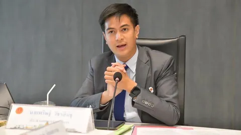 “พริษฐ์” แนะโฆษกพรรคเพื่อไทย ยอมรับตามตรงรัฐบาลไม่รอบคอบทำนโยบายรถไฟฟ้า 20 บาท