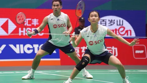 แค่ 35 นาที “บาส-เฟม” ประเดิมอัดสิงคโปร์ 2-0 ลิ่วรอบสาม ขนไก่ ชิงแชมป์โลก 2025