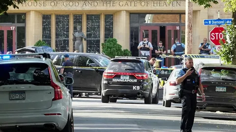 ช็อก มือปืนกราดยิงที่โรงเรียนคาทอลิกสหรัฐฯ ดับ 2 ศพ เจ็บ 20 คน