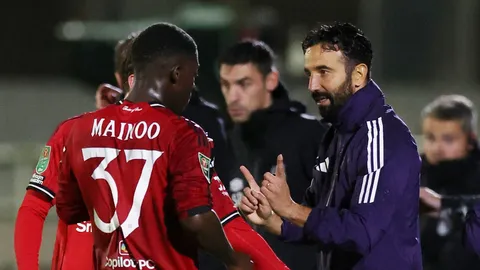 มีแววตกชั้น "ซูเปอร์คอม" ทำนายอันดับพรีเมียร์ลีก "แมนยูฯ" หลังแพ้ทีมลีกทู ตกรอบ 2 ลีกคัพ