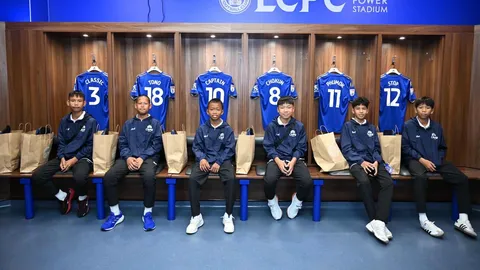 ”ช้าง“ พาแข้งเยาวชนชลบุรี ทัวร์ ”คิง เพาเวอร์ สเตเดียม“-กุนซือเลสเตอร์เชื่อได้ประสบการณ์
