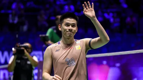 “วิว กุลวุฒิ” สู้สุดใจ พ่าย "ฉือ หยู่ฉี" มือ 1 ของโลก 1-2 เกม คว้ารองแชมป์แบดมินตันโลก 2025