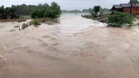 เตือนฝนถล่มอีก มี 7 จังหวัด น่าห่วง เหนือกับอีสาน น้ำท่วมฉับพลัน เจ้าพระยาปริ่ม