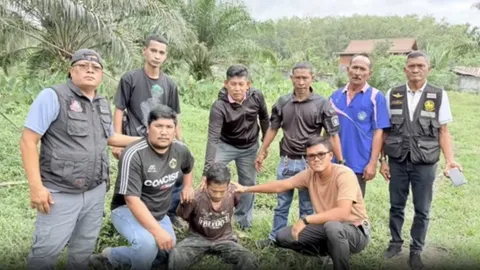 จับได้แล้ว หนุ่มคลั่งฆ่าดาบตำรวจ ตชด. ซ่อนตัวอยู่ในป่า ผูกเปลนอนสบายใจ