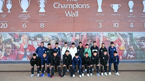 “น้ำแร่ธรรมชาติตราช้าง“ พาทีม “ชลบุรี เอฟซี” แชมป์ “Chang Junior Cup 2025” ทัวร์แอนฟิลด์ 