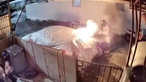 วงจรปิดมัดตัว ชาววัย 49 ปี ลอบเผา "รถเก๋ง" อดีตแฟนสาว อ้างเป็นอารมณ์ชั่ววูบ