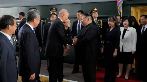คิม จอง-อึน กับลูกสาว เดินทางถึงปักกิ่งแล้ว จ่อร่วมงานวันแห่งชัยชนะ