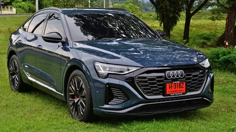 ขับดีราคาโดน ทดสอบ AUDI Q8 Sportback e-tron 55 quattro S line Black Edition 