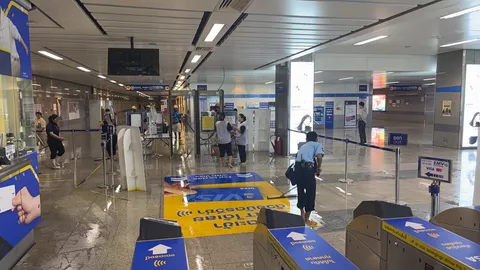 รฟม. สั่งหยุดก่อสร้างทางเชื่อม อาคาร AIA กับสถานีรถไฟฟ้า หลังน้ำท่วมสถานีศูนย์วัฒนธรรม