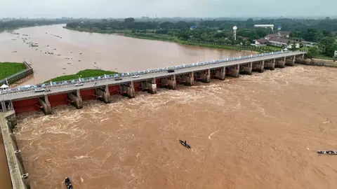 รัฐบาลเตือน 10 จว.ภาคกลาง-กทม. เฝ้าระวังระดับน้ำในแม่น้ำเจ้าพระยาเพิ่มสูงขึ้น