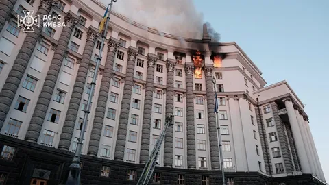 เซเลนสกีโวย รัสเซียโจมตีโดนอาคารรัฐบาลในกรุงเคียฟเป็นครั้งแรก