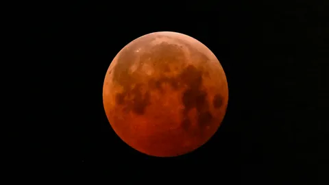 หลายประเทศทั่วโลกร่วมชมปรากฎการณ์ "พระจันทร์สีเลือด"