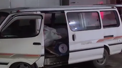 ระทึก พบระเบิดแรงสูงยัดกระสอบ ซุกรถตู้จอดติดชุมชน ใกล้สะพานข้ามแดนแห่งที่ 1