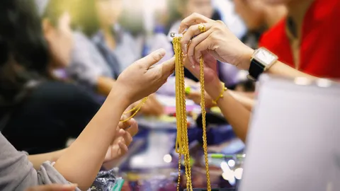 จับตาราคาทองคำพุ่งทะลัก5.6หมื่นบาท  แนะนักลงทุนลุยซื้อสะสม 