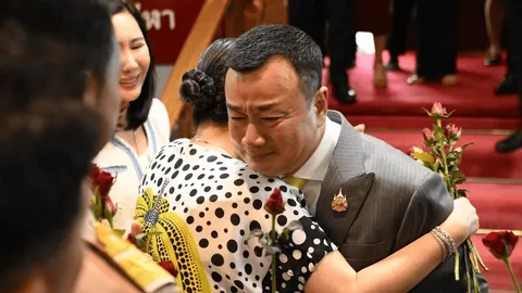 รัฐมนตรีตกเก้าอี้อำลาตำแหน่ง