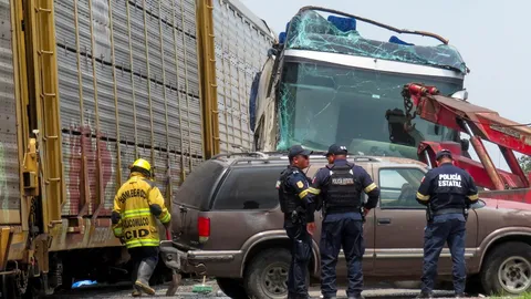 ช็อก รถไฟชนรถบัส 2 ชั้นที่เม็กซิโก ดับสลด 10 ศพ เจ็บหลายสิบคน