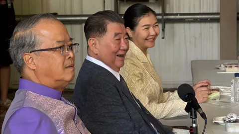 "ภูมิธรรม" อวยพรรัฐบาลใหม่ พร้อมทำหน้าที่ฝ่ายค้านอย่างสมศักดิ์ศรี ยัน สส. พรรคเพื่อไทยไม่ไหลออก